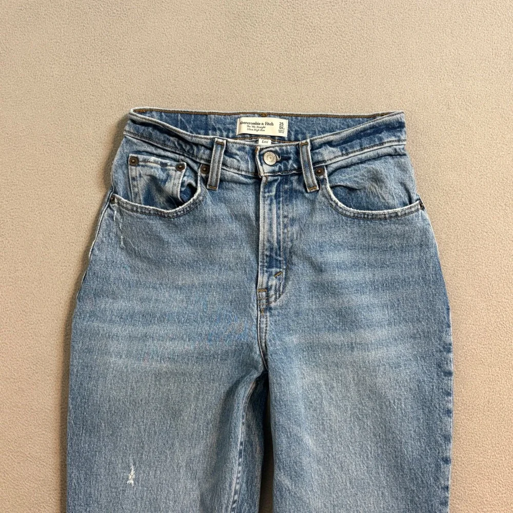 Abercrombie & Fitch Curve Love 90s Straight Ultra High Rise Jeans 25/0XS Light - Picture 3 of 9